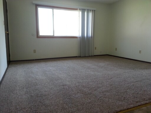 Building Photo - 1653 Carriage Hill Dr