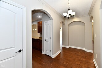 Building Photo - 8555 One W Dr