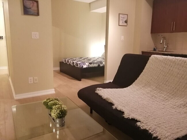 Building Photo - 16 York St