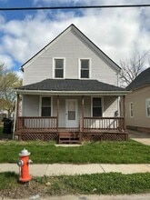 Building Photo - 3206 Saratoga Ave