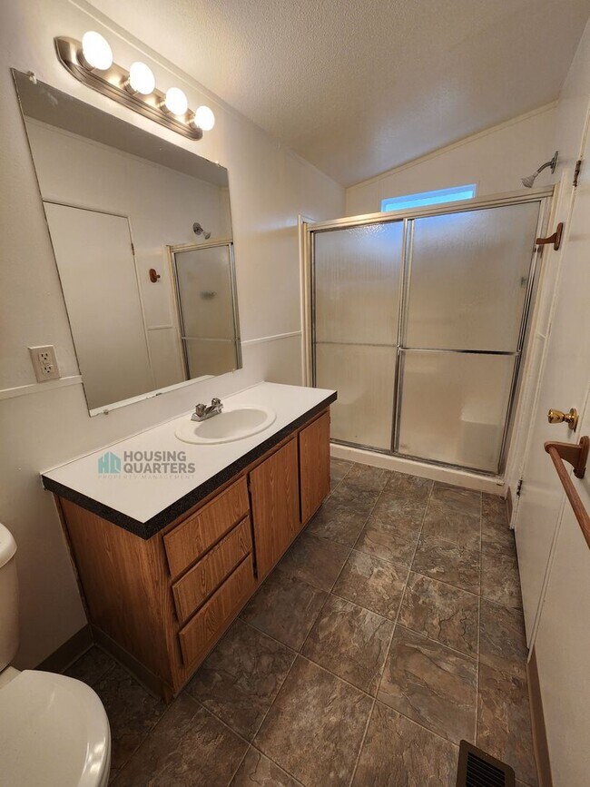 Foto del edificio - 15317 W Charles Rd