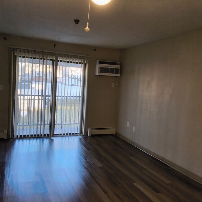 Building Photo - 180 Fulton St