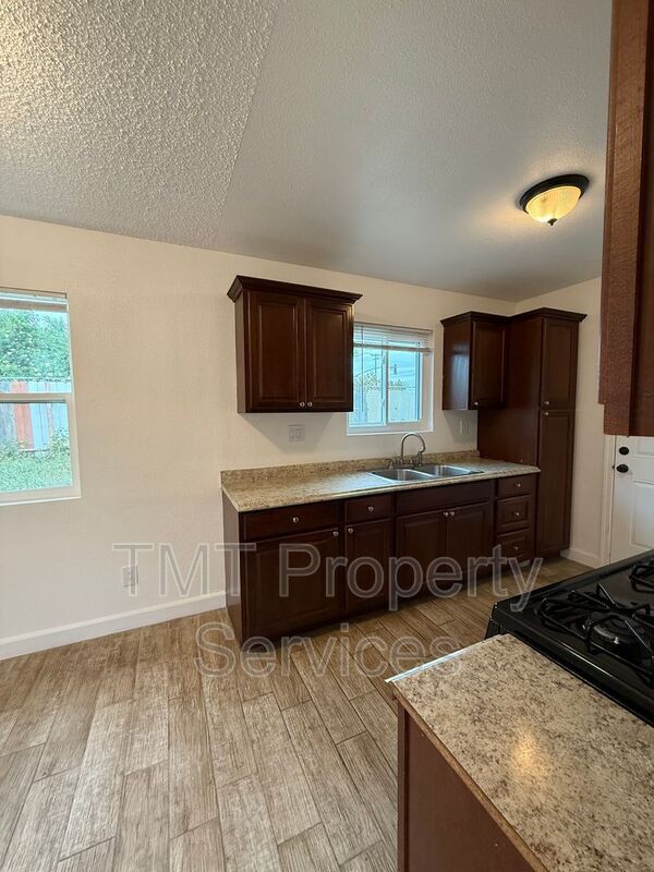 Building Photo - 803 W Harding Ave