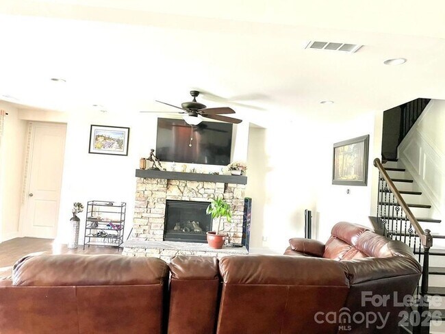 Foto del edificio - 10359 Paper Birch Dr