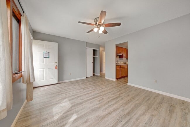 Foto del edificio - 3 bedroom, 1 bathroom house FOR RENT NOW!