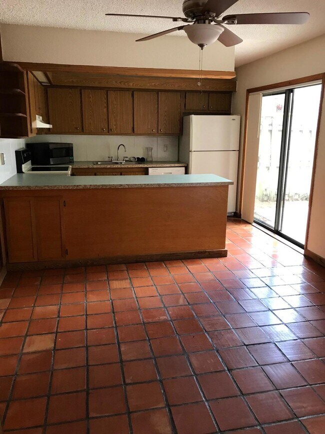 Building Photo - 212 Lake Arbor Dr