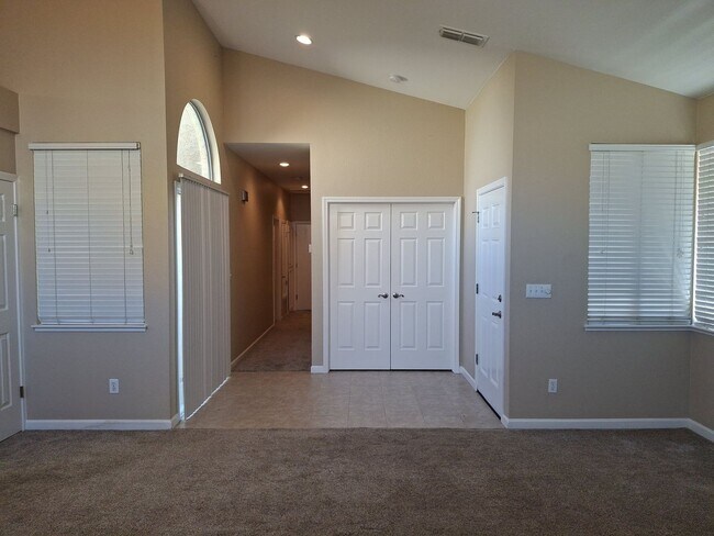 Foto del edificio - Central Roseville - Single Story 3 bedroom...