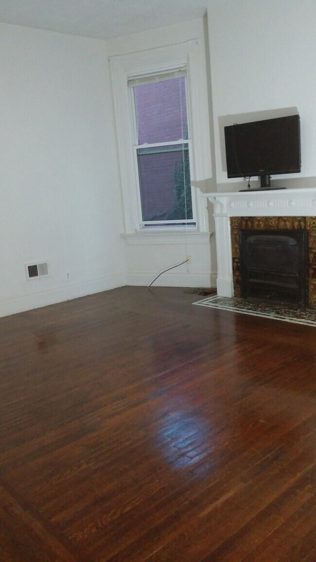 living space with decorative fireplace - 2704 Eden Ave
