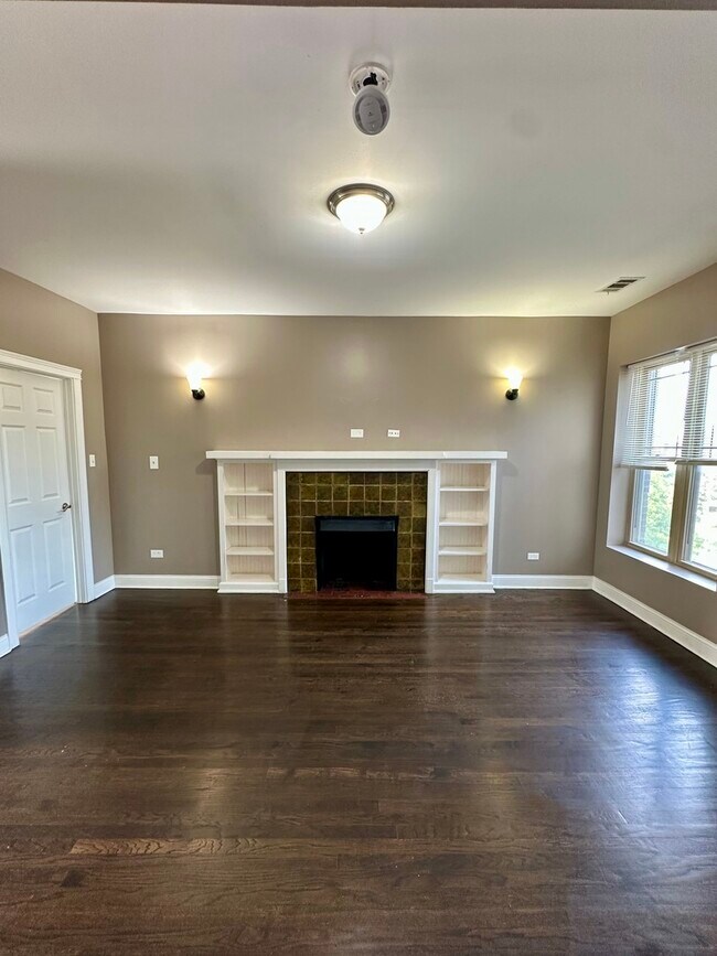 Building Photo - 941 E Marquette Rd