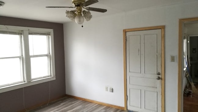Living Room - 1133 E Kane Pl
