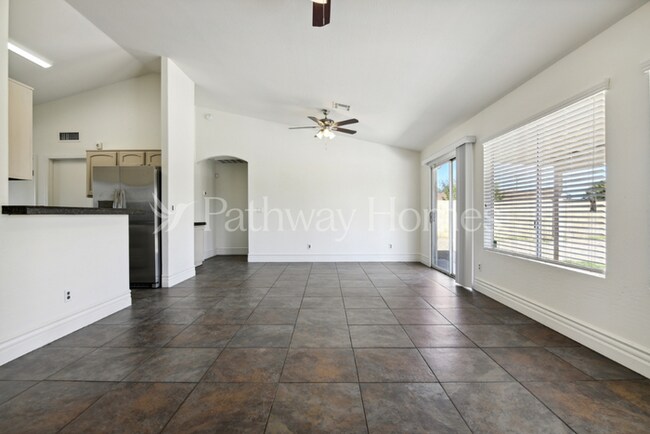 Foto del edificio - 7704 W San Juan Ave