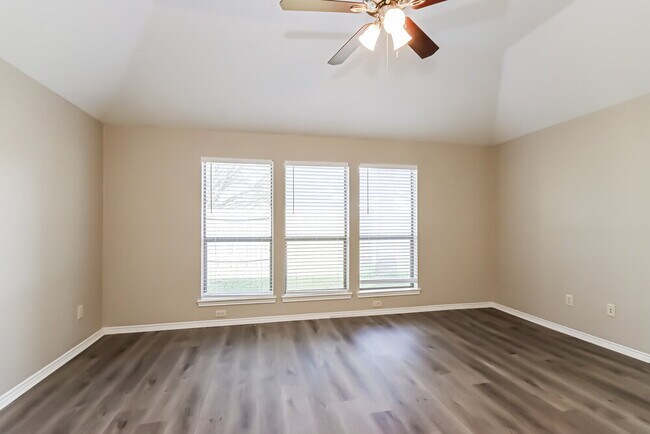 Building Photo - 13323 Lake Passage Ln