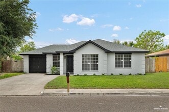 Building Photo - 16 Thornwood Dr