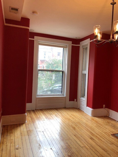 Building Photo - Dupont - West End 1 Bedroom Bi-Level Apt w...