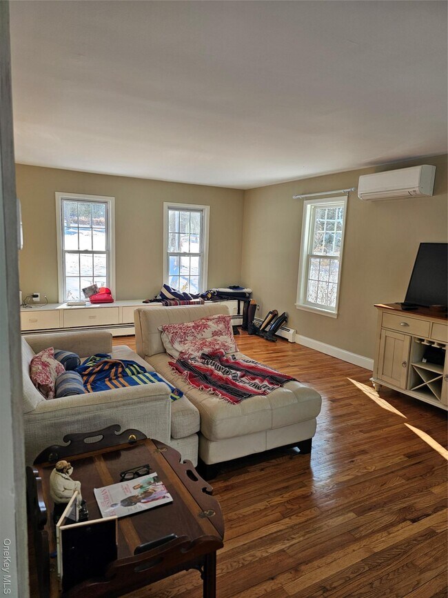 Building Photo - 19 Telsar Ln