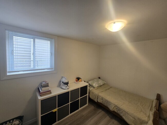Bedroom 1 - 179 Russell St