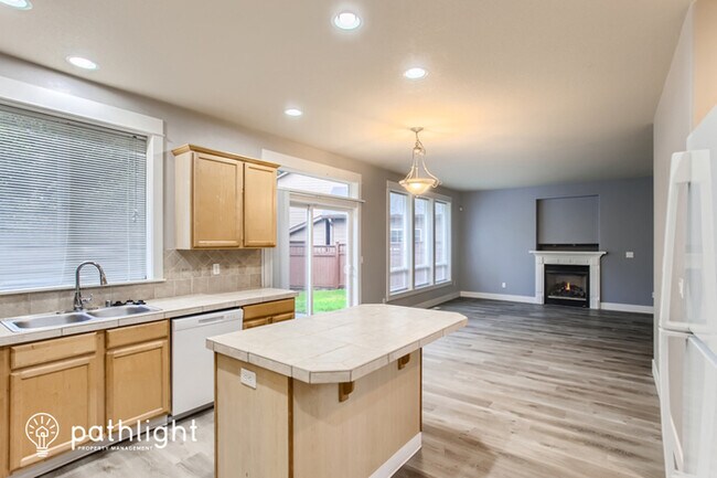 Building Photo - 890 W Lookout Ridge Dr, Washougal, WA, 98671