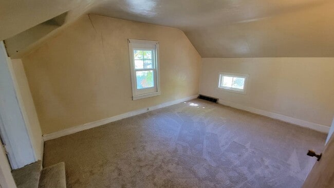 Building Photo - 661 Summit Ct