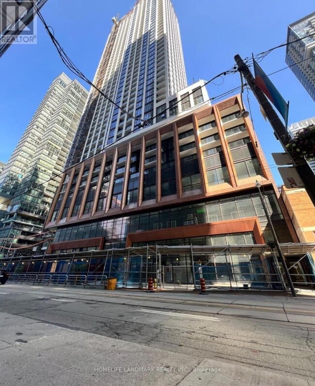 Building Photo - 400 King St W