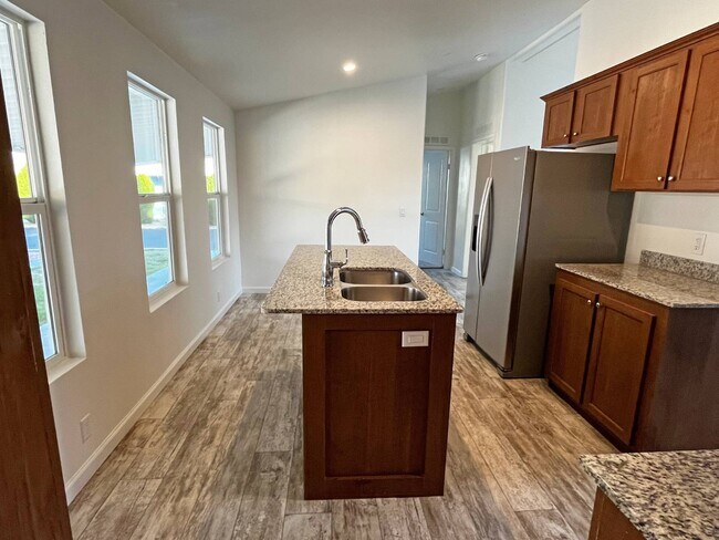 Foto del edificio - 21100 State St