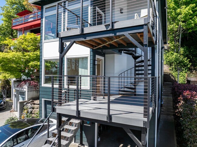 Foto del edificio - 329 Lakeside Ave S