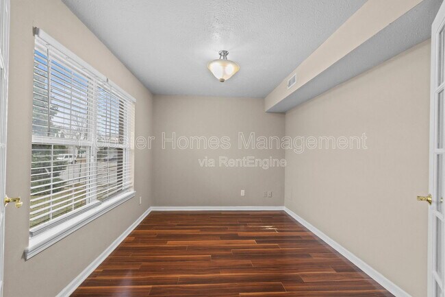 Foto del edificio - 13968 Wakefield Pl