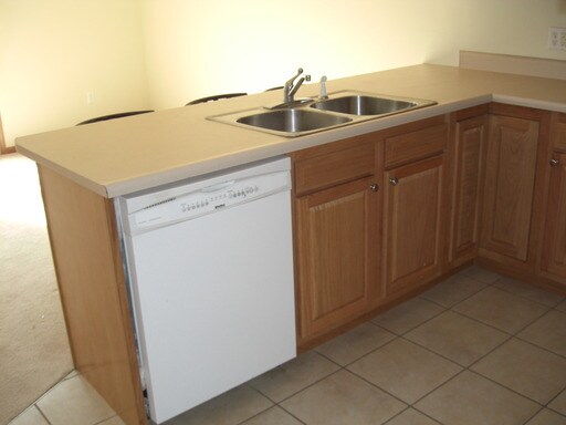 Building Photo - 533 Leah Dr