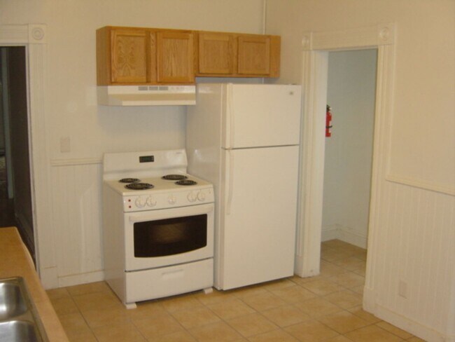Foto del edificio - 221 E 3rd St