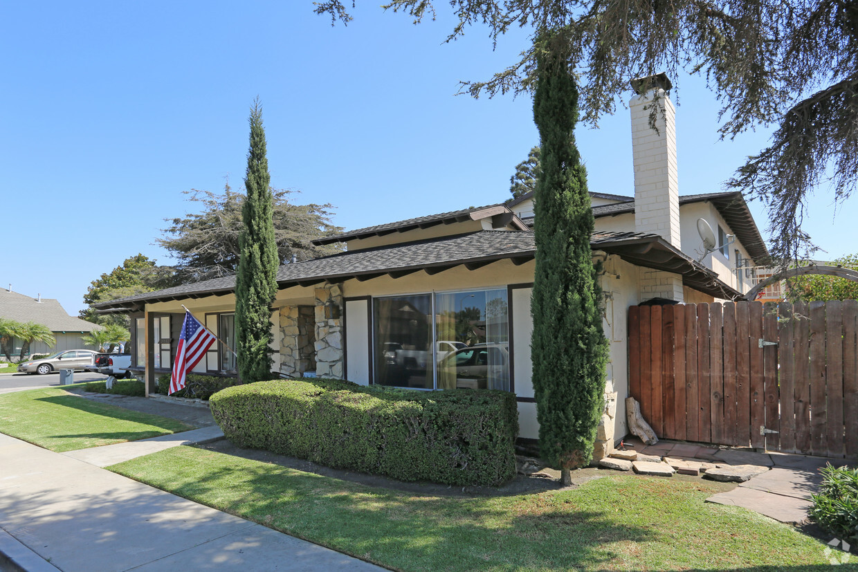 Building Photo - 16932 Lilac Ln