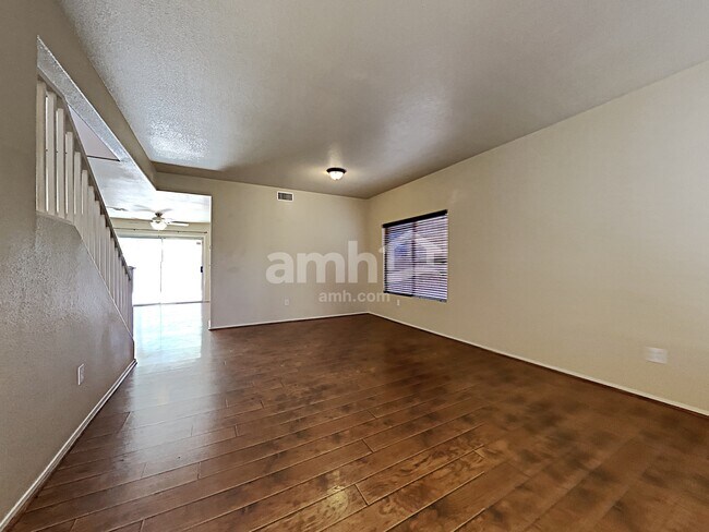 Building Photo - 1129 Devon Downs Avenue