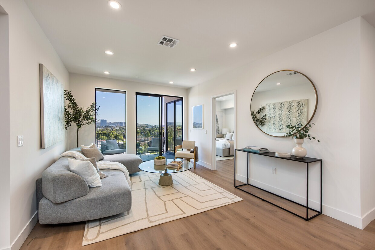 Foto principal - 1557 S Orange Grove Ave