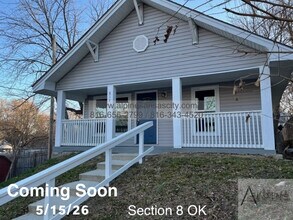 Building Photo - 817 White Ave