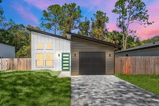 Building Photo - 816 W 9th St