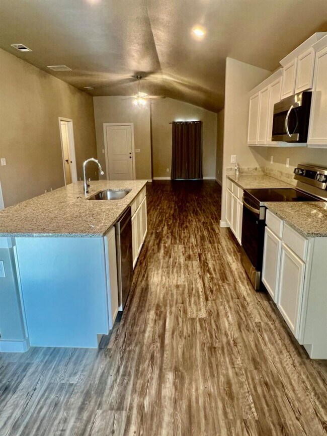 Building Photo - 3216 Aberdeen Ave