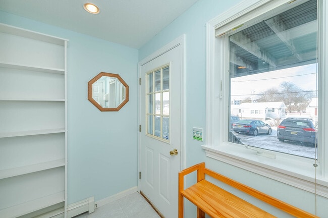 Building Photo - 790 York St