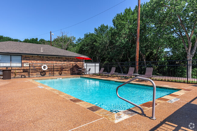 Pool - Strawberry Hill Apartments