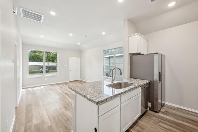 Foto del edificio - 16724 E Forrestal St