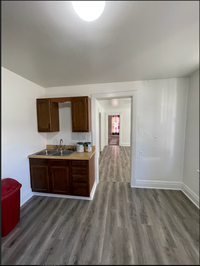 Foto del edificio - 64 E North St