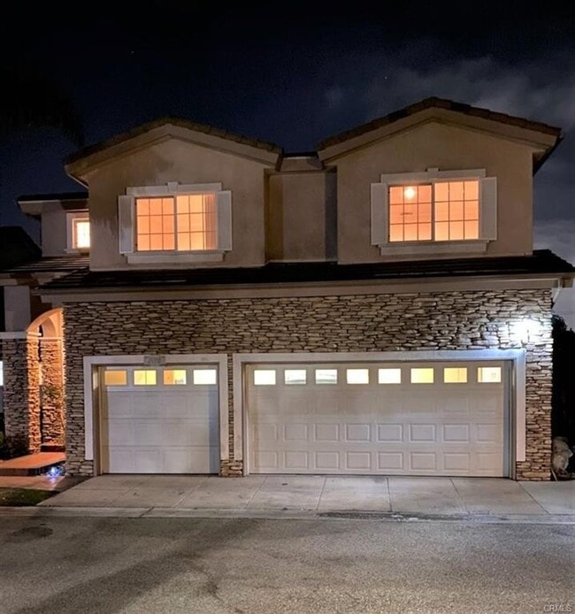Foto del edificio - Executive Town Home in Central Torrance