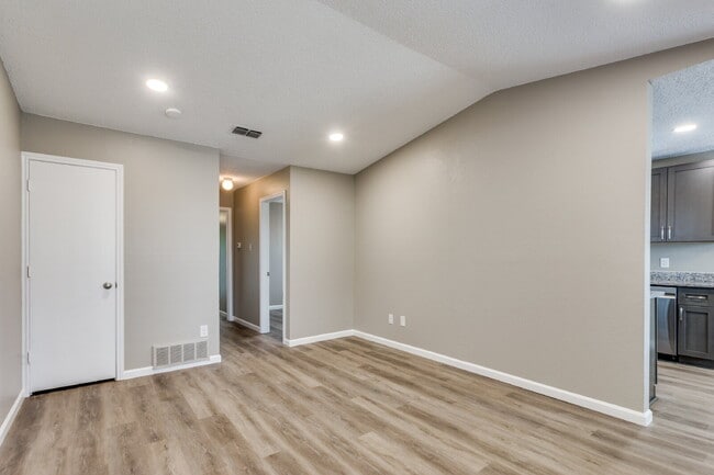 Building Photo - 3214 Walton Ave