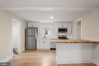Building Photo - 553 Highland Ave