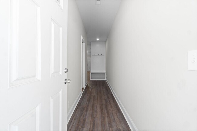 Foto del edificio - LUXURY TOWNHOMES FOR RENT ON DRAYTON DRIVE!!!