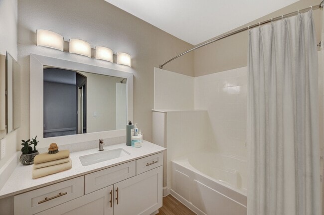 Building Photo - Spanish Ridge Apartments