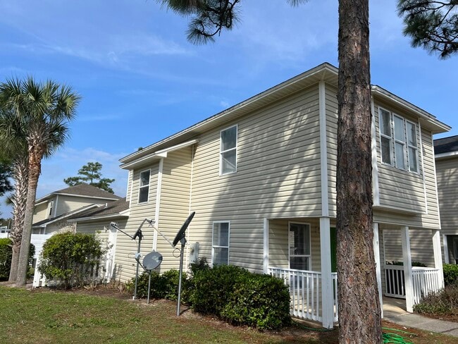 Building Photo - 9 Lantana Ct