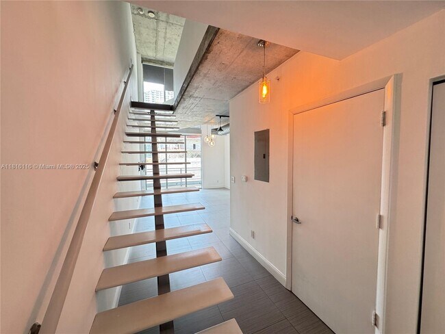 Building Photo - 690 SW 1st Ct