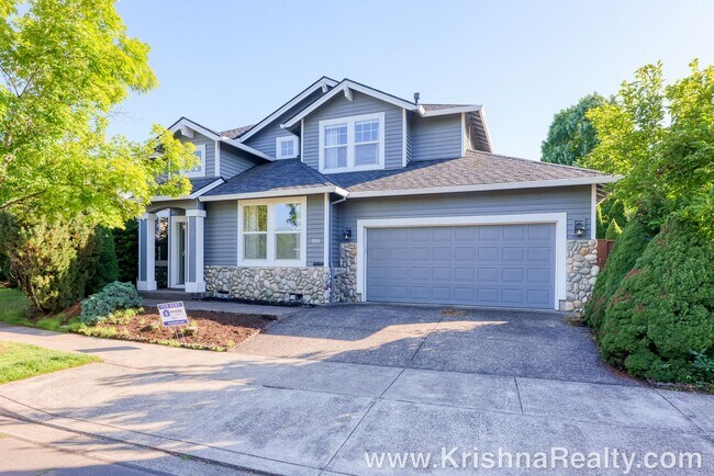 Foto del edificio - Beautiful 3 BD* 2.5 BA* + Office/Den Downs...