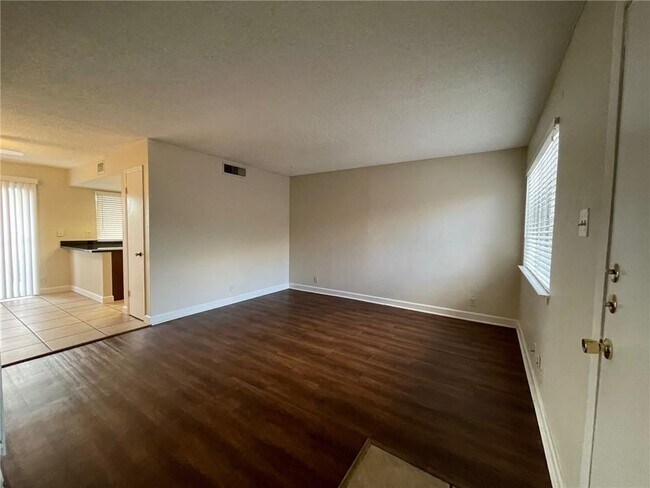 Building Photo - 5912 Hidden Valley Trl