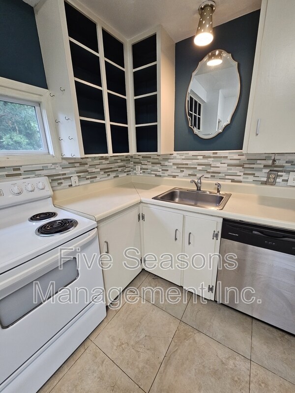 Building Photo - 55 Greene St