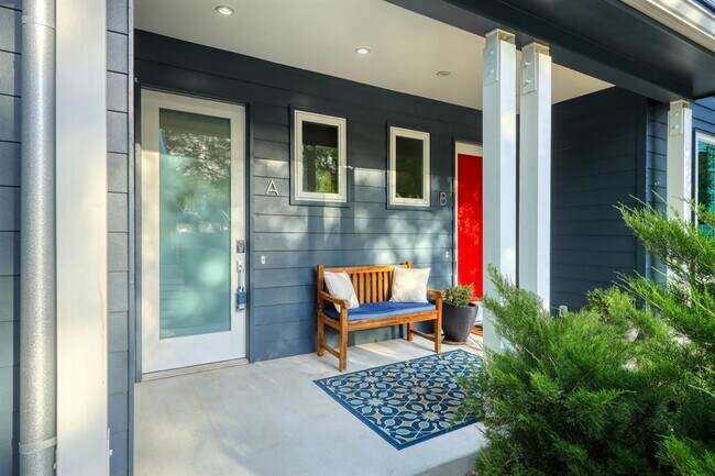 Building Photo - 2111 Brackenridge St