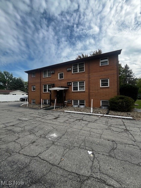 3053 Hadley Ave Youngstown, OH 44505 – photo 1